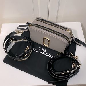 Marc Jacobs The Softshot 21 and The Logo Thin Webbing Strap